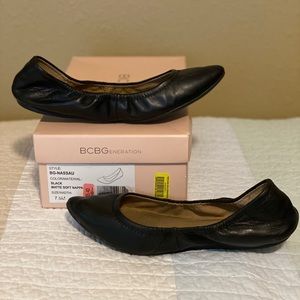 BCBG pontes toe flat
